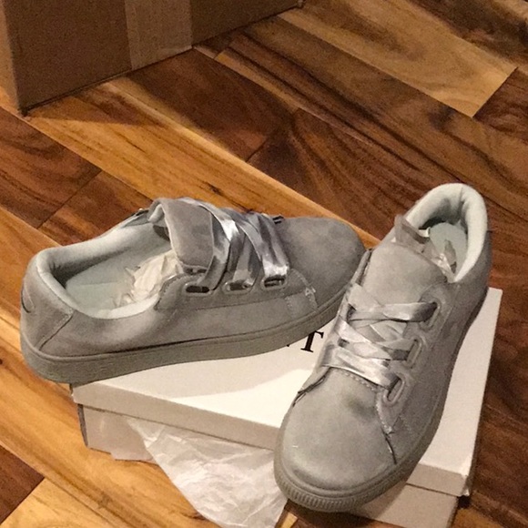 Wanted Women's Jezebel Sz.9 Satin Ribbon Sz.9 - Picture 2 of 2